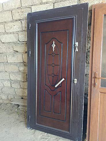kontakt apart: Seyf qapi, idyal vezyietde, ölçüsü 2,05/95, ünvan Ramana, - Material — 2