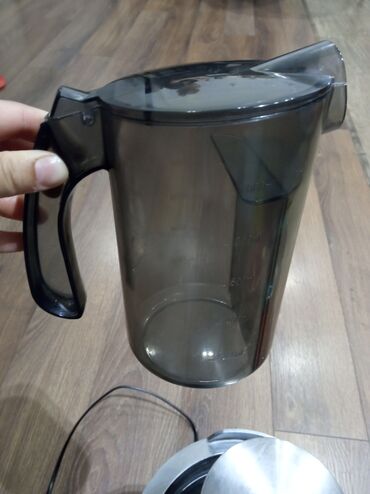 Другая бытовая техника: Продается соковыжималка потому что нам подарили новую. Состояние — 8