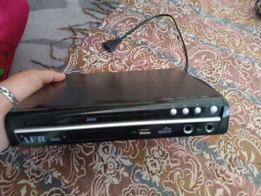 DVD плееры: DVD-плеер AFR 1445 в черном корпусе. Оснащен разъемами USB и AV на