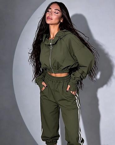sergio taschini: Zenski sportski komplet – jakna + pantalone
3500din
S M L — 3