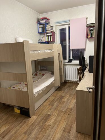 двуспальные кровать: Детский гарнитур, цвет - Бежевый, Б/у