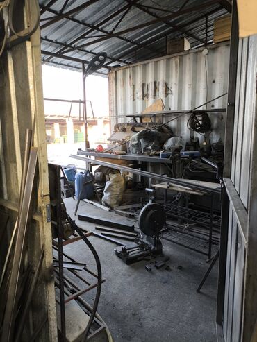 Склады и мастерские: Продается действующая СТО в г. Токмок на пересечении Советской и — 8