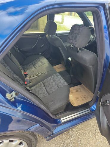 Mercedes-Benz: Mercedes-Benz C 180: 1.8 l | 2000 il Sedan — 10