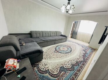 сдается 2 комнатная квартира на месяц: 1 бөлмө, Менчик ээси, Чогуу жашоосу жок, Толугу менен эмереги бар