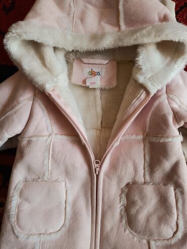 Куртки для девочек 1-2 годика в идеальном состояние цена по 699c все