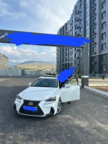 авто в лизинг без банка: Белый четырехдверный седан Lexus IS 300 Автомобиль отличается