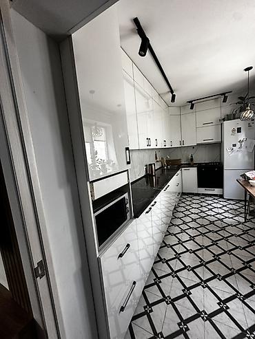 silver kitchen: Кухонный гарнитур в современном стиле - Планировка: длинная линейная — 3