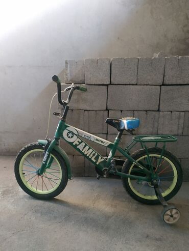 детский двухколесный велосипед от 3 лет: Продаю велосипед находится в Карабалта . Цена 4500. тел
