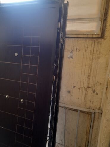 can əti harda olur: Dəmir giriş qapısı - Material: möhkəm metal/dəmir konstruksiya, polad