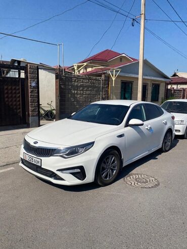 машина женская: Kia K5: 2017 г., 2 л, Автомат, Газ, Седан