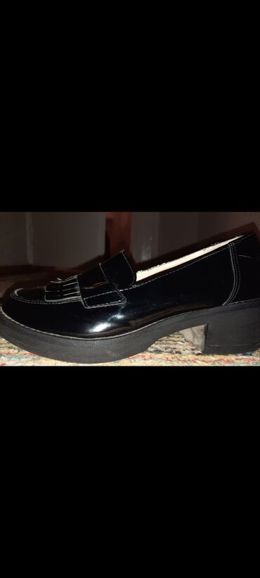 серебряные туфли: Туфли 38.5, цвет - Черный