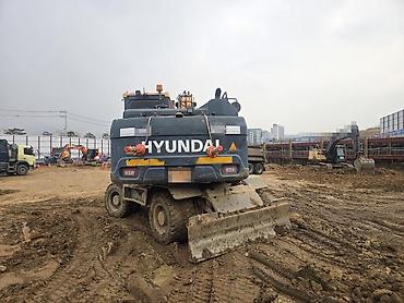 Экскаваторы: Экскаватор, Hyundai, 2018 г., Колесный — 4