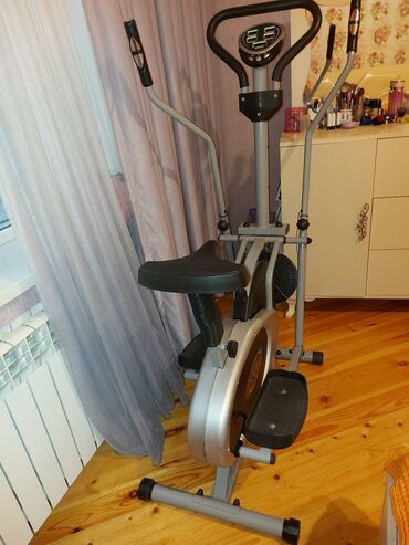 Перчатки: Bu, evdə məşqlər üçün nəzərdə tutulmuş elliptik velosipeddir. O