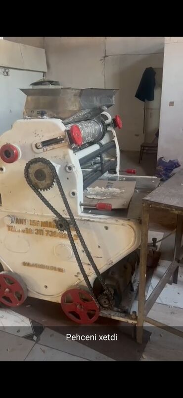 Kənd təssərüfatı avadanlığı: Peçelni xetdi Bu sənaye tipli xəmir açma maşını xəmir yaymaq üçün