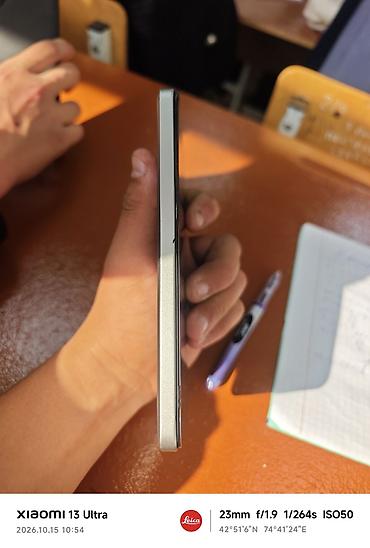 google p: Poco F6, Б/у, 256 ГБ, цвет - Золотой, 2 SIM — 3