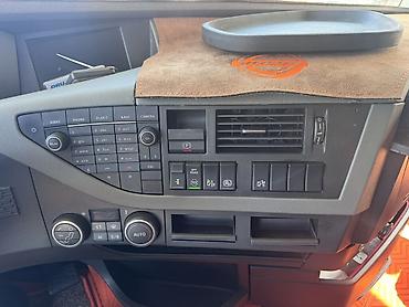 Тягачи: Тягач, Volvo, Без прицепа — 11