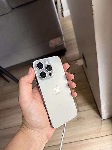IPhone 15 Pro, Б/у, 128 ГБ, Серебристый, Зарядное устройство, Защитное стекло, Чехол, 90 %