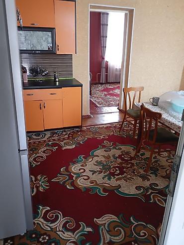 Продажа коттеджей и домов: Продаётся дом в Кара Балте. Барачного типа с закрытым двором.Адрес — 5