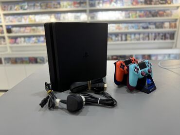 подставка для телевизора: Игровая консоль Sony PlayStation 4 Slim (черная) с комплектом