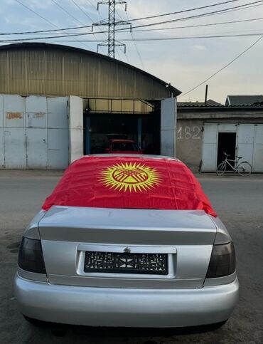 машина электромобиль: Audi A4: 1996 г., 1.8 л, Механика, Бензин, Седан