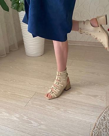 Босоножки, сандалии, шлепанцы: Женские Босоножки-Гладиаторы MAXI на каблуке, чёрные, натуральная — 6