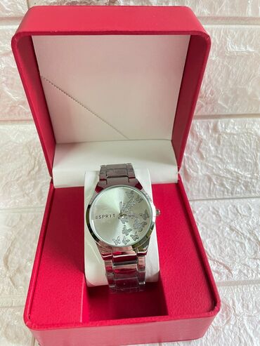 Ručni satovi: Cena: 3100 (sa kutijom)
Cena:2600 (bez kutije) ✨ — 2