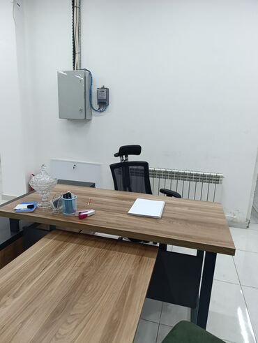 Ofis dəst mebeli: Müasir ofis rəhbər masası dəsti - Dizayn: L formalı iş masası, yan — 2