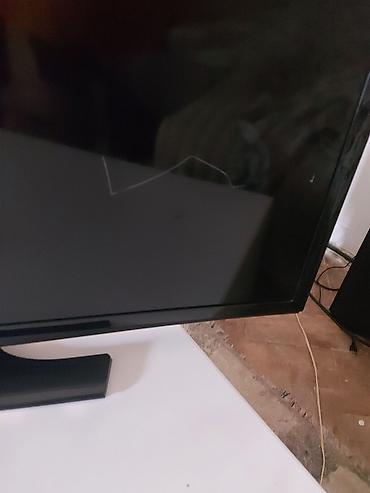 nokia 223: Samsung LED televizor, dijagonala približno 32–40 inča (procena po — 2