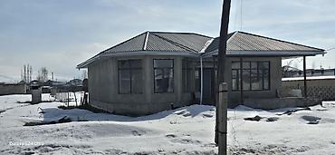 Продажа коттеджей и домов: Продаю недостроенный дом в городе Каракол участок 15соток, имеется — 3