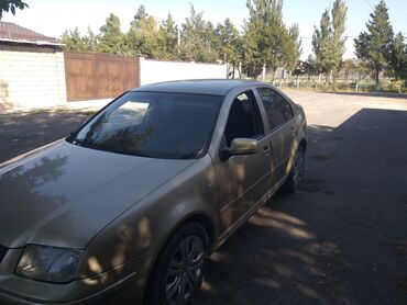 аренда с выкупом машина: Volkswagen Bora: 2000 г., 1.6 л, Механика, Бензин, Седан