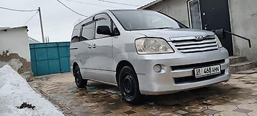 Toyota: Toyota Noah: 2004 г., 2 л, Автомат, Бензин, Минивэн — 6