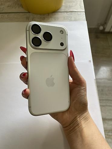IPhone 17 Pro, Б/у, 256 ГБ, Белый, Защитное стекло, Чехол, Коробка, 100 %