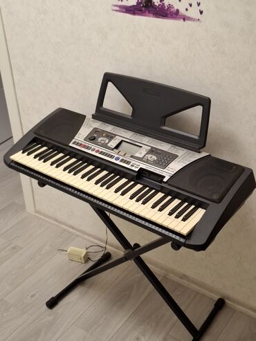 Mikrofonlar: Sintizator. Satılır 150azn, Yamaha E350, bəzi düymələri işləmir