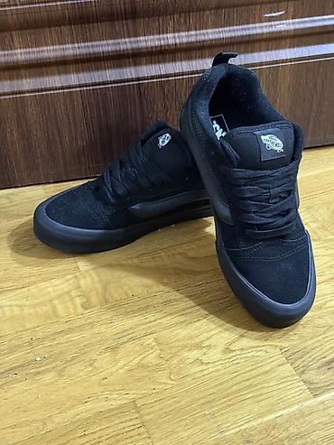 vans ayaqqabı: Original Vanslar Yenidir, Knu Skool gedir Qabarıq görünüşü var — 2