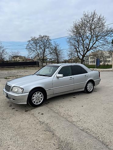 pegah yag: Mercedes-Benz 230: 2.3 l | 1999 il Sedan — 4