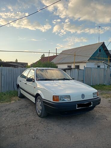 Volkswagen: Volkswagen Passat: 1990 г., 1.8 л, Механика, Бензин, Седан
