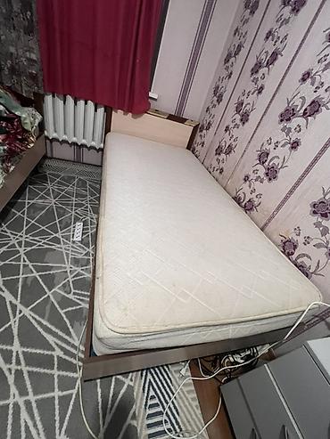 полуторка кровать: Односпальная кровать с матрасом. - Размер спального места — 1