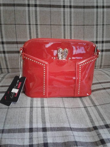 красная сумка: Новый лакированный клатч