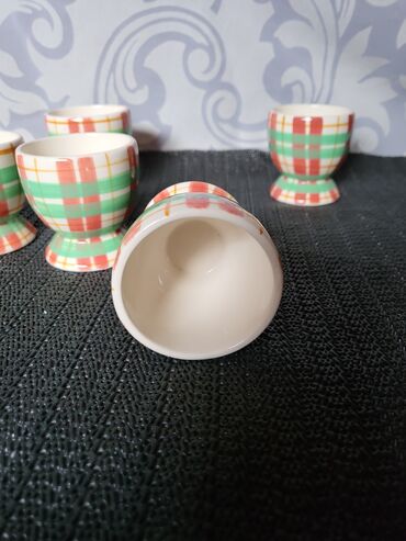 Kuhinjski setovi: Postolja nova za kuvana jaja 70,80te. Postolja komada 6 u — 6