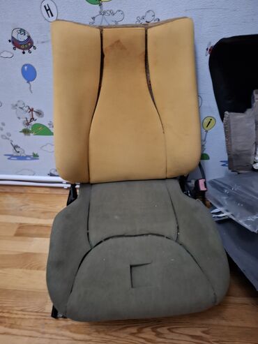 Oturacaqlar: Mercedes W220nin ön oturacaqları. Üzərində paduşkaları, blokları var — 5