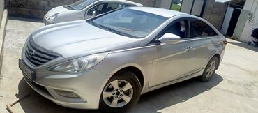 hyundai porter грузовой: Автомобиль Hyundai Sonata серебристого цвета. Это седан с просторным