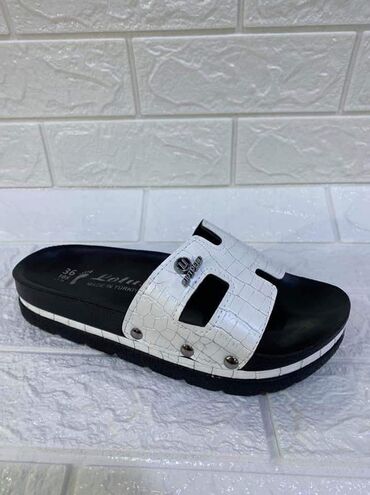 Papuče: Nova kolekcija
1600din.
36-40 — 3