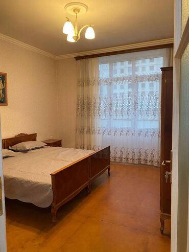 Uzunmüddətli kirayə mənzillər: Nərimanov metrosuna yaxın 5 mertebeli binanın 5-ci mərtəbəsində — 21