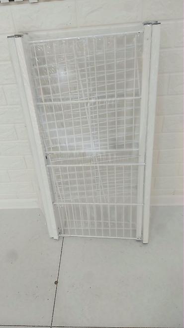 setqa vitrin: Ağ rəngli metal tor səbətli stend/rəf - Material: toz boya ilə — 4