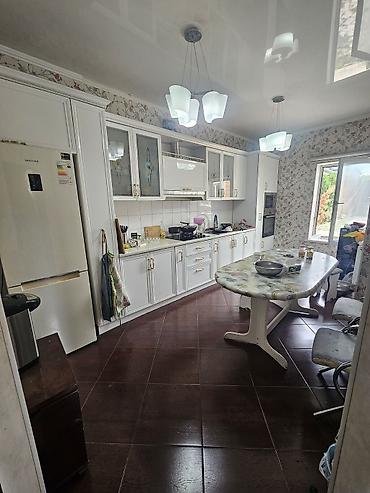 Продажа коттеджей и домов: .Продается дом в Центре города. район Восток -5 Торокула Айтматова// — 4