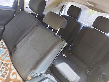 два авто: Toyota Avensis Verso: 2005 г., 2 л, Механика, Дизель, Минивэн — 6
