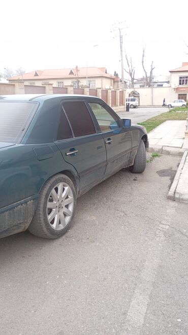 ucuz mercedes: Mercedes-Benz W124: 2.3 l | 1989 il Sedan