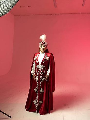 Киреге берилүүчү кийимдер: Улуттук кийим, Аял — 2