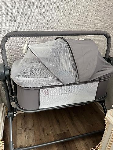 maxi cosi: Oğlan və qız üçün, İşlənmiş, Dördbucaq, Beşik, Dəstsiz, Matrassız, Yellənmə mexanizmi ilə — 1