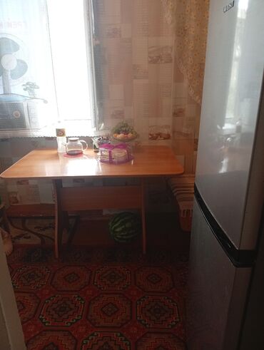 продаю двухкомнатную квартиру в бишкеке: 2 бөлмө, 2 кв. м, 104-серия, 2 кабат, Косметикалык ремонт
